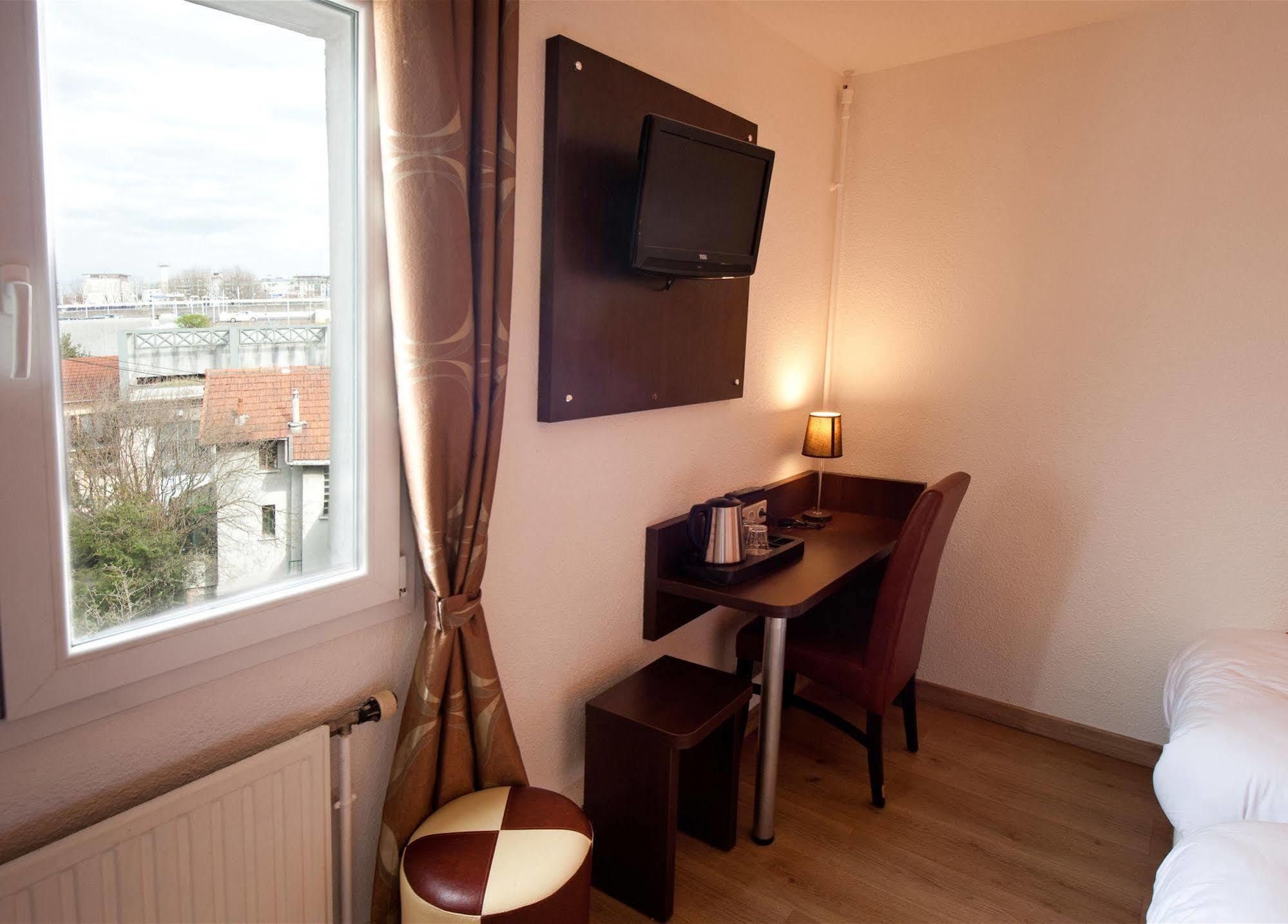 Milton Hotel Neuilly-Plaisance Exterior photo