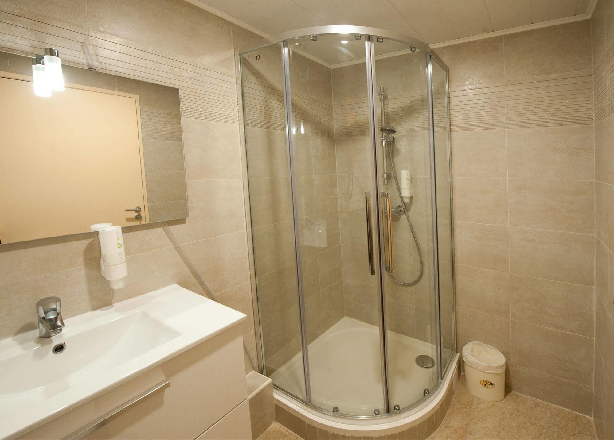 Milton Hotel Neuilly-Plaisance Exterior photo